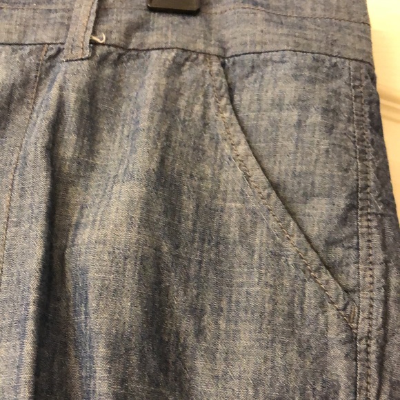 Old Navy Chambray Capri Shorts Women Size 14 - Picture 5 of 9